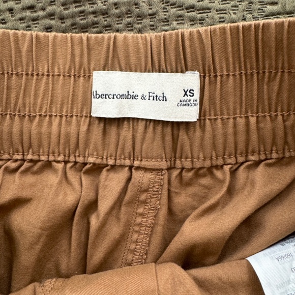 A&F Abercrombie & Fitch High Waist Utility Cargo Shorts - Picture 5 of 6